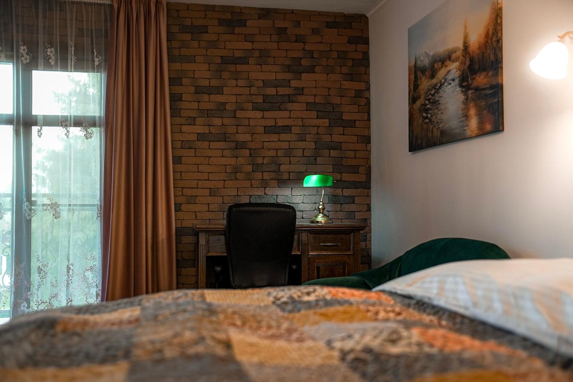 Boutique Marlen Bed and Breakfast Ghimbav Exteriör bild