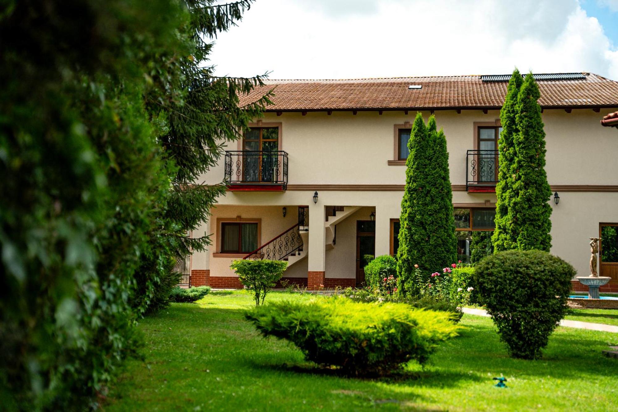 Boutique Marlen Bed and Breakfast Ghimbav Exteriör bild