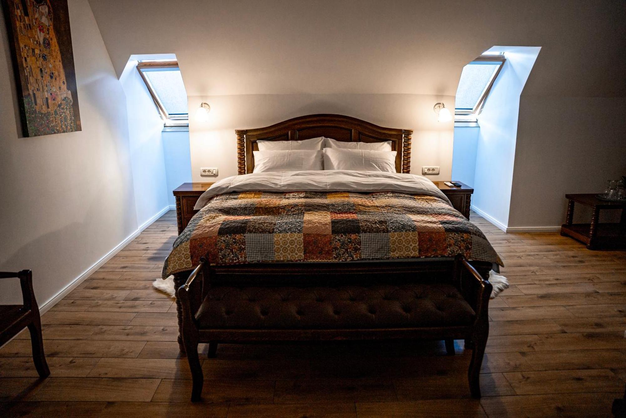 Boutique Marlen Bed and Breakfast Ghimbav Exteriör bild