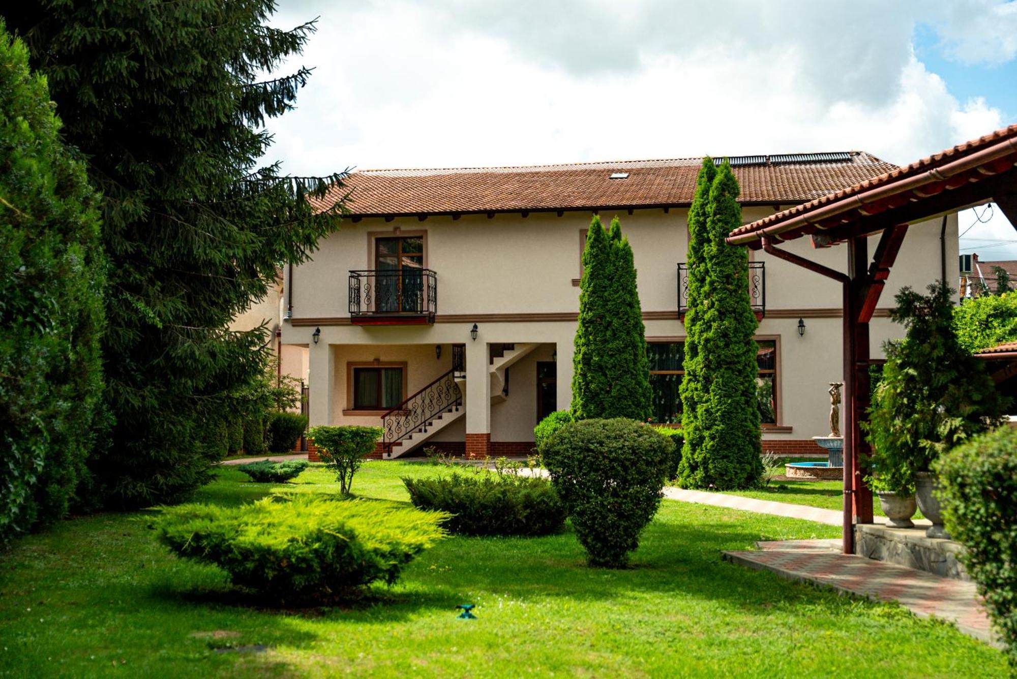 Boutique Marlen Bed and Breakfast Ghimbav Exteriör bild