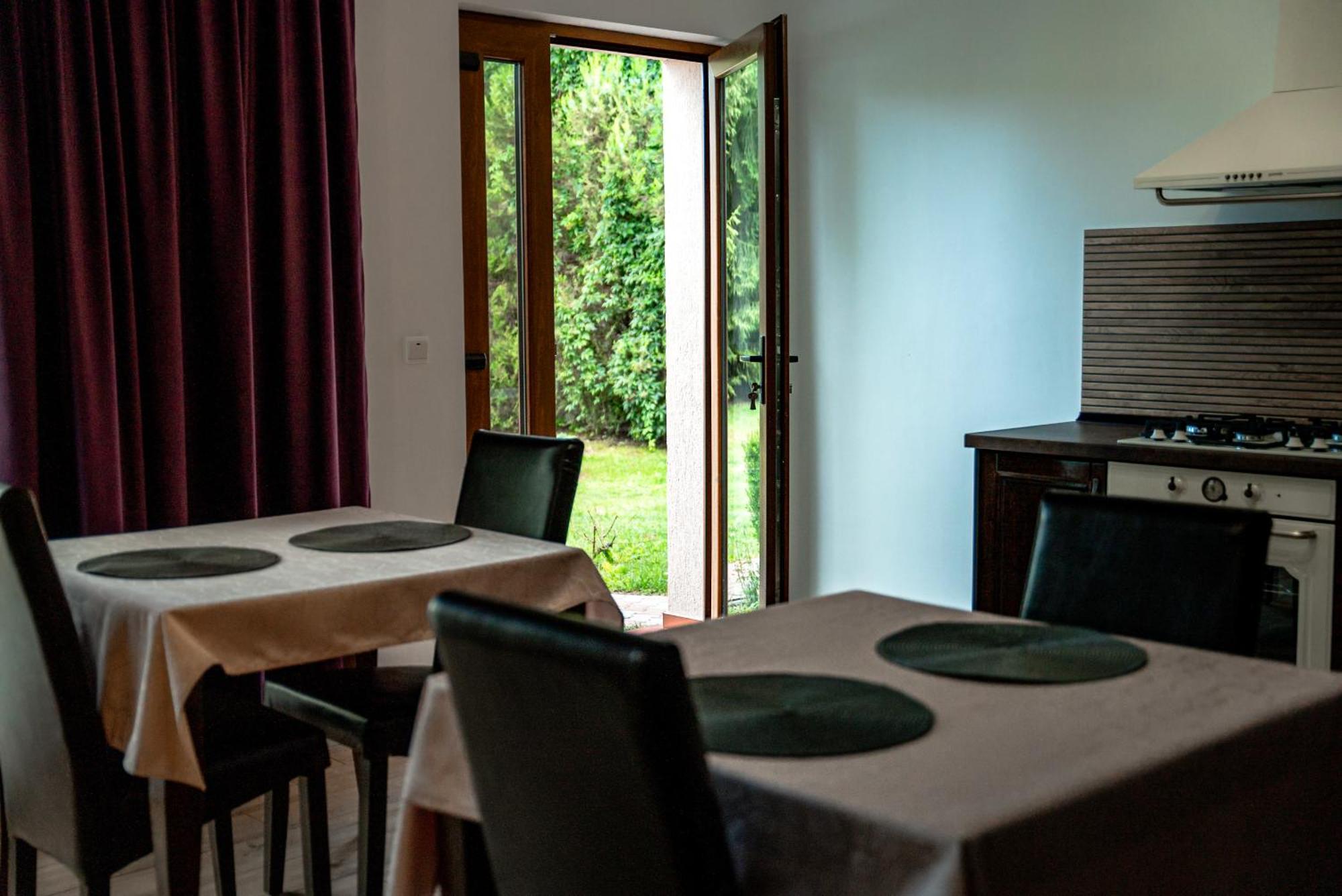 Boutique Marlen Bed and Breakfast Ghimbav Exteriör bild