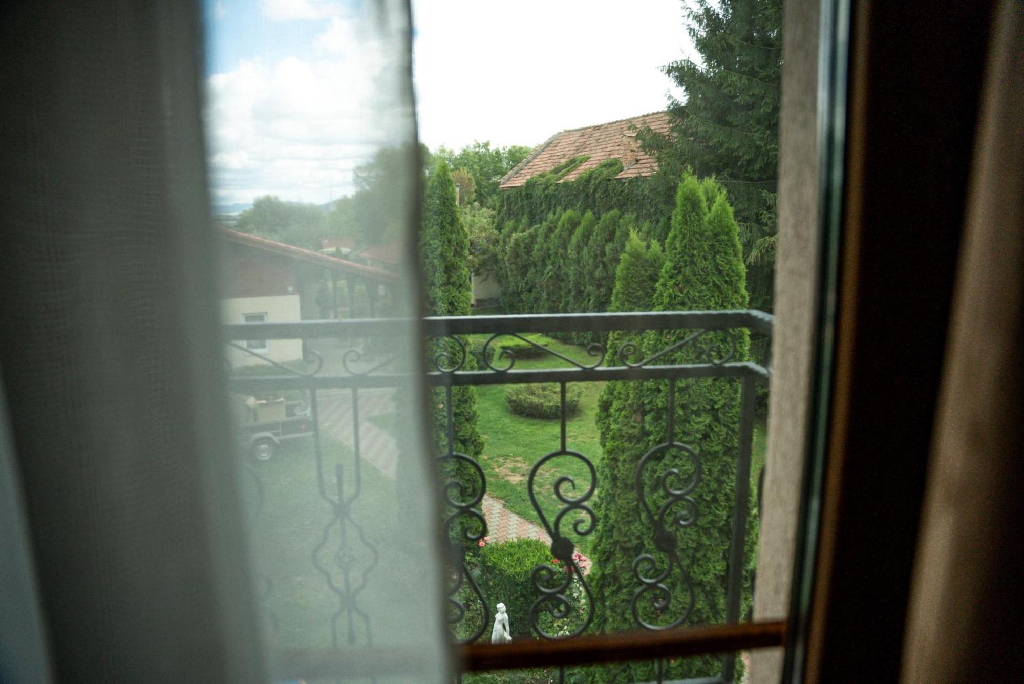 Boutique Marlen Bed and Breakfast Ghimbav Exteriör bild