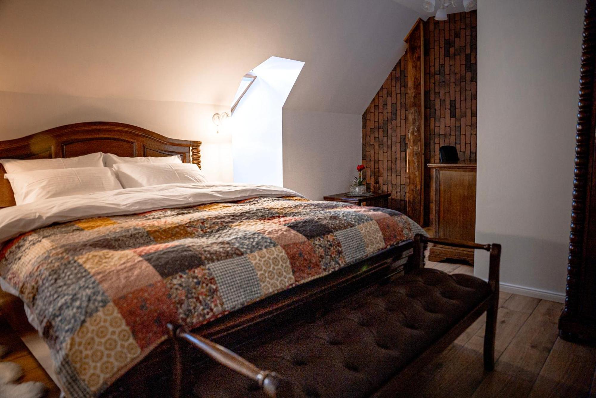 Boutique Marlen Bed and Breakfast Ghimbav Exteriör bild