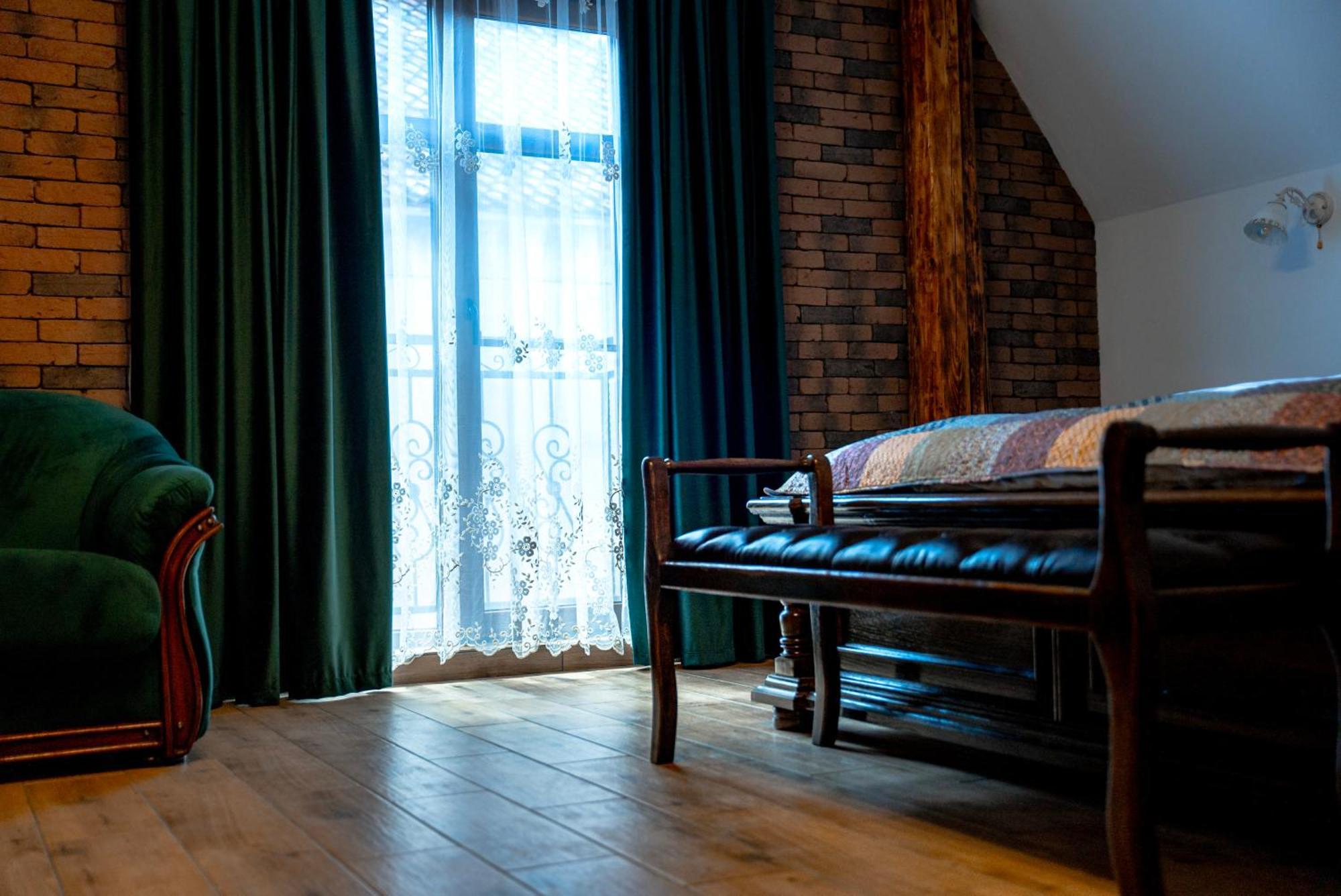 Boutique Marlen Bed and Breakfast Ghimbav Exteriör bild