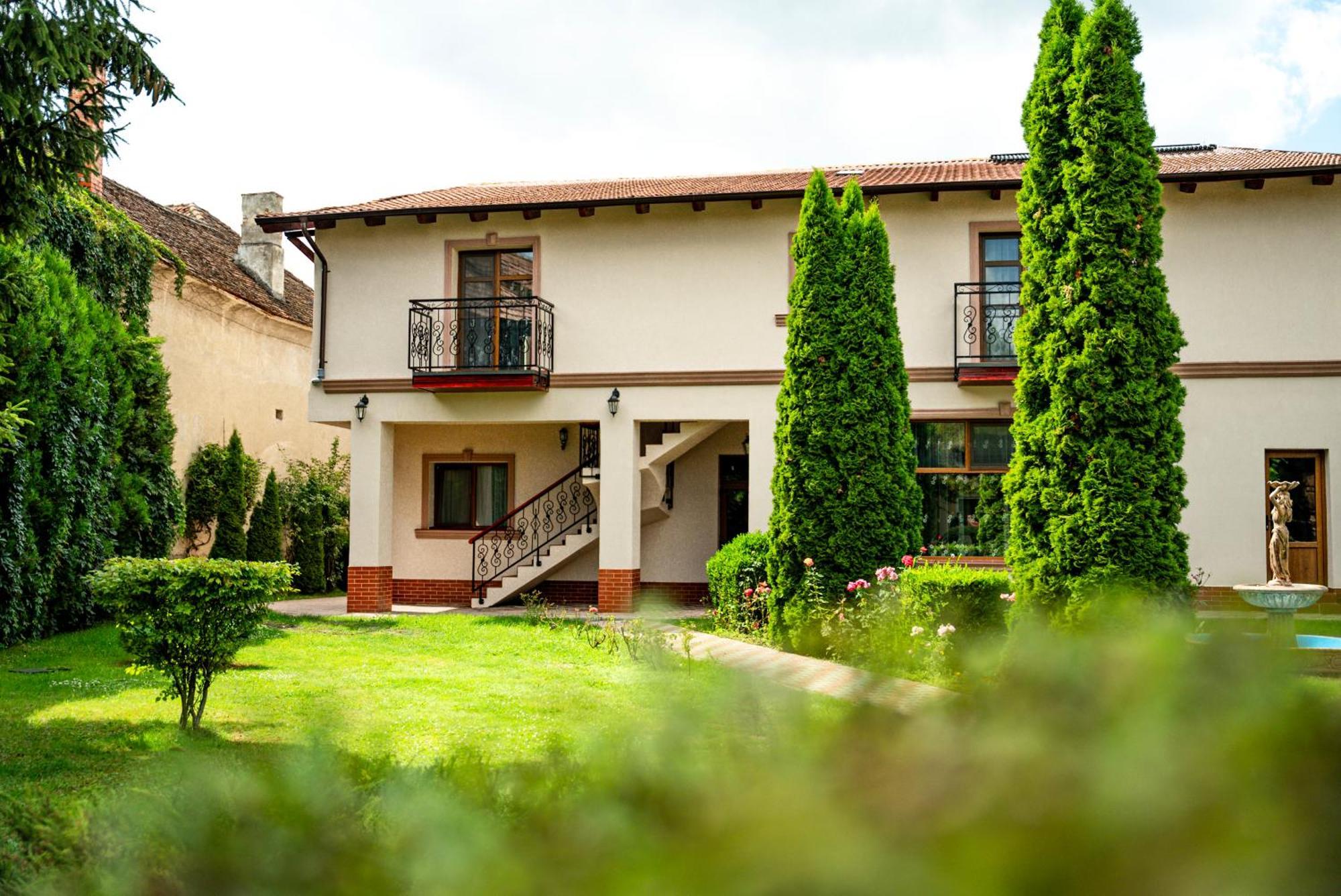 Boutique Marlen Bed and Breakfast Ghimbav Exteriör bild