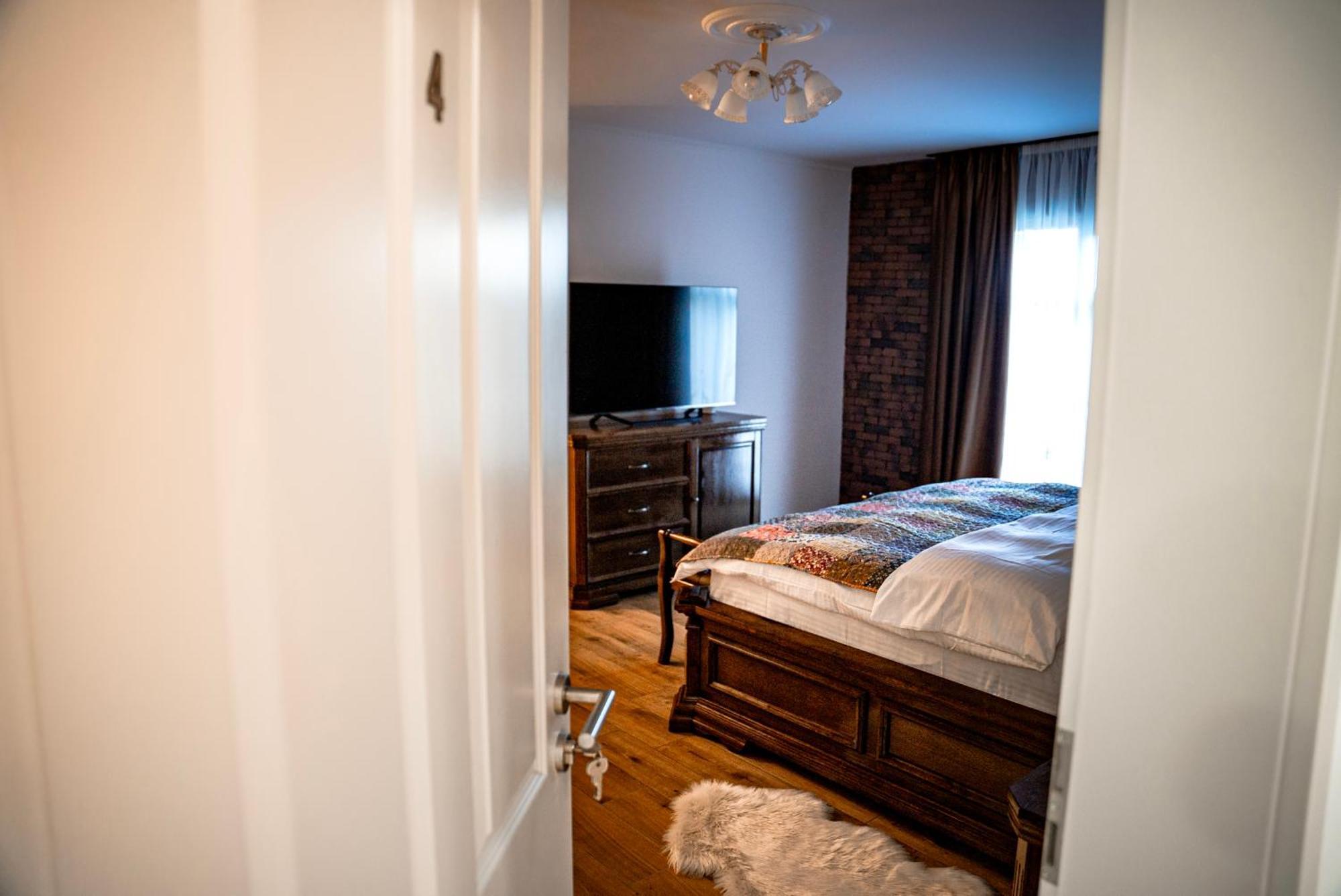 Boutique Marlen Bed and Breakfast Ghimbav Exteriör bild