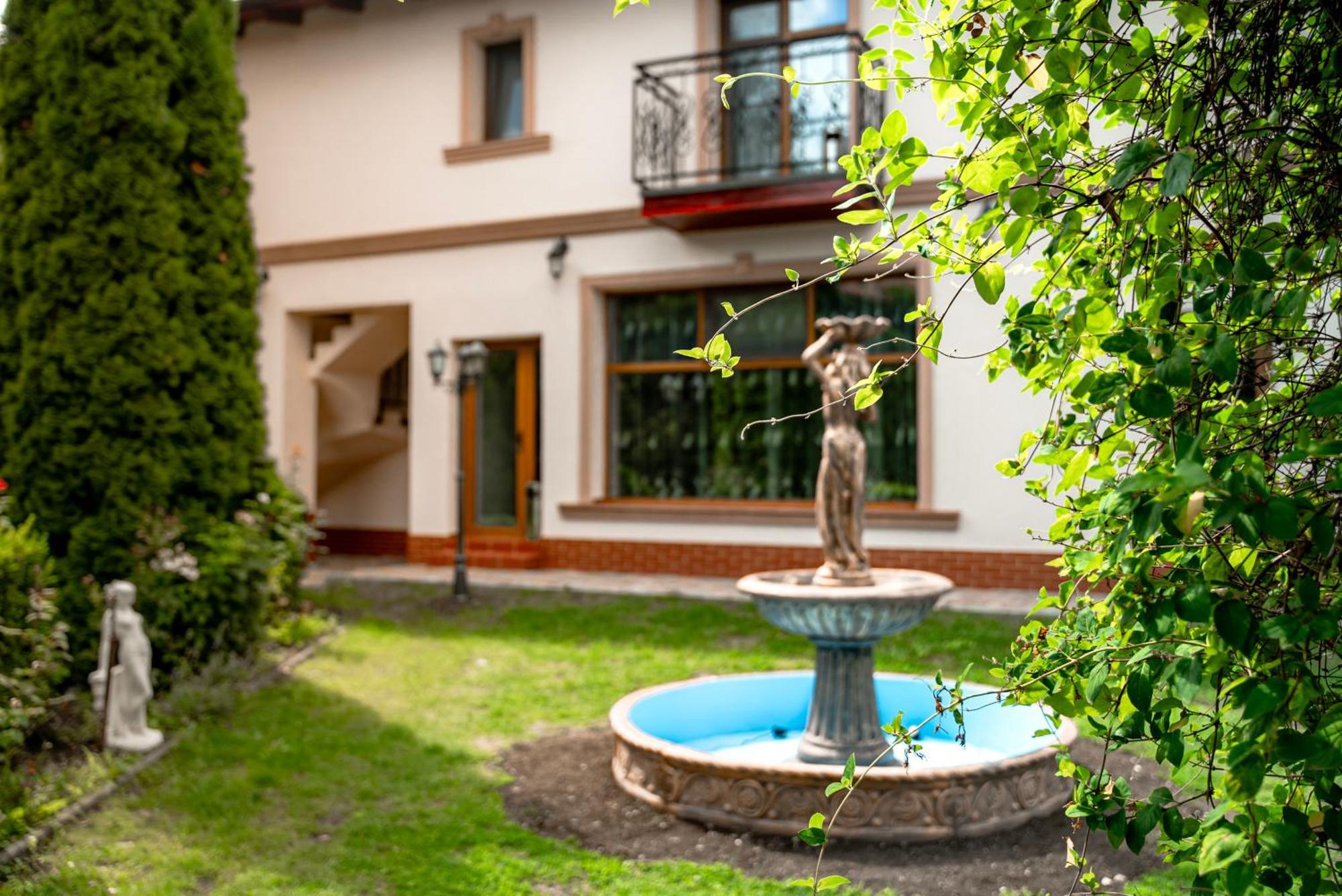 Boutique Marlen Bed and Breakfast Ghimbav Exteriör bild