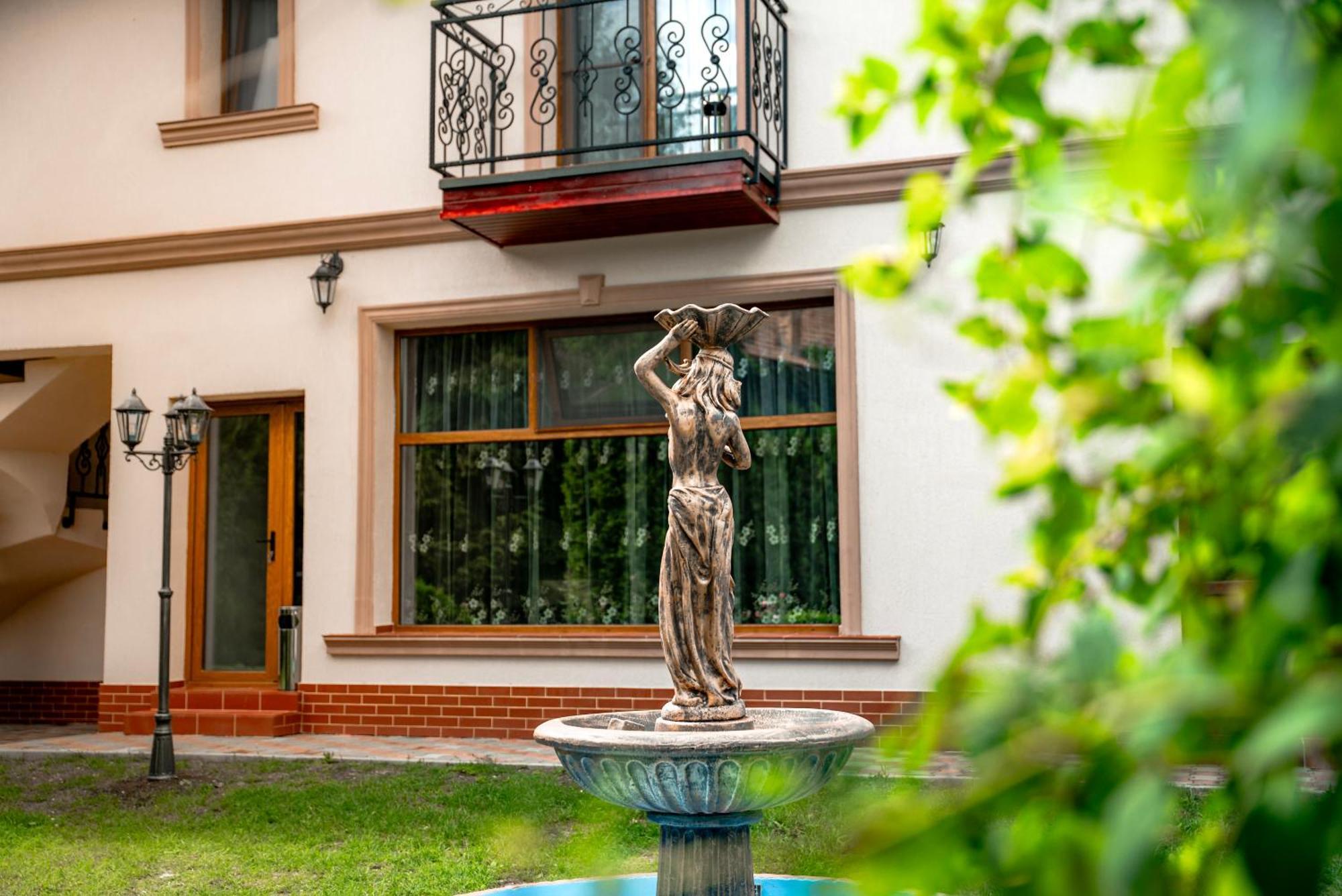 Boutique Marlen Bed and Breakfast Ghimbav Exteriör bild